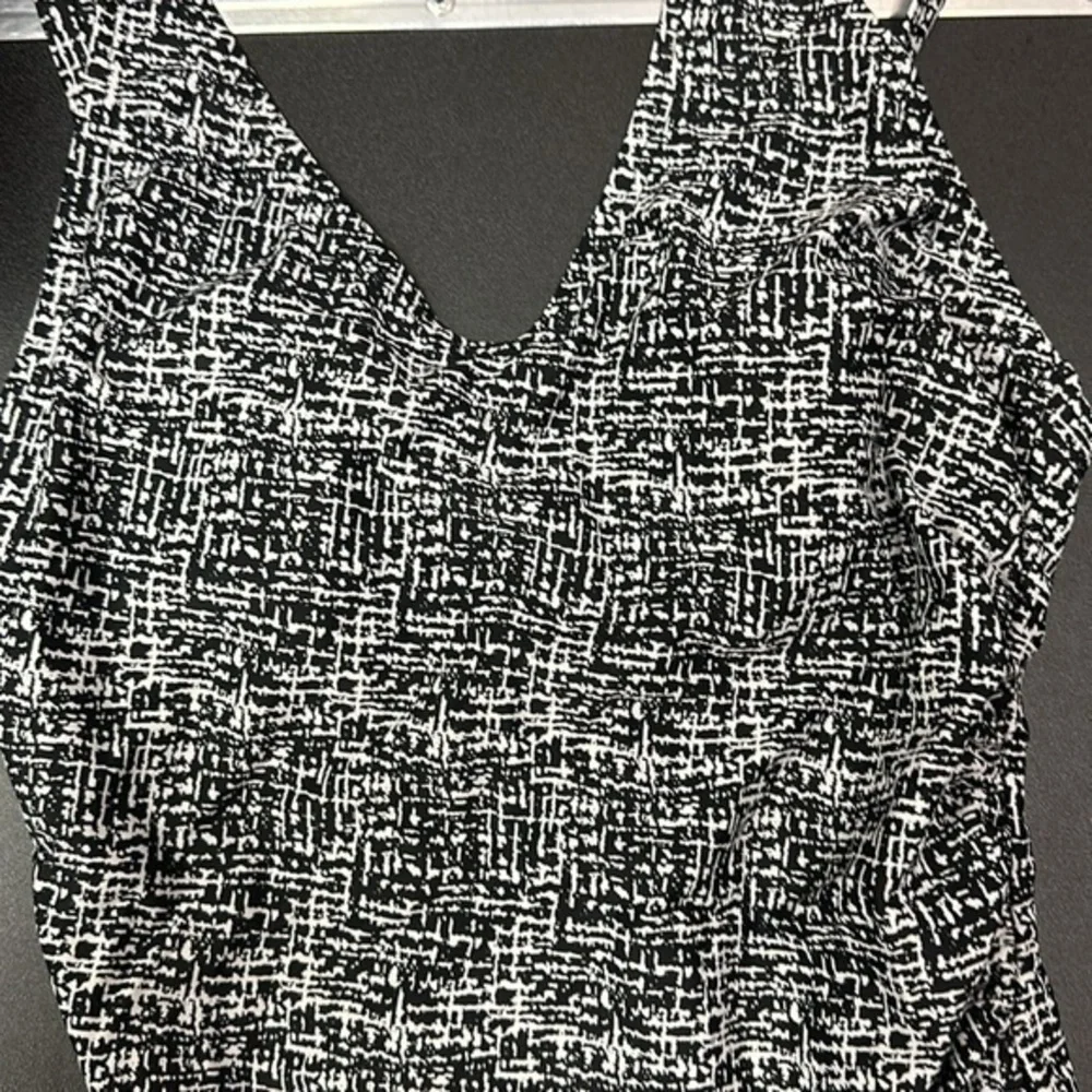 Speedo black and white patterned one piece swimsuit size 12